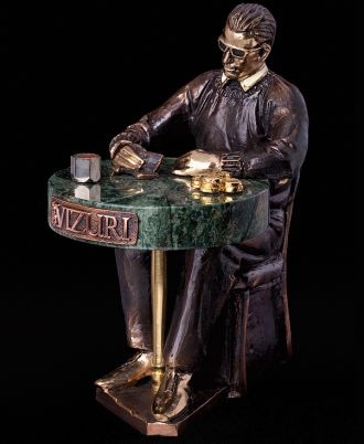 Скульптура "Звезда покера"