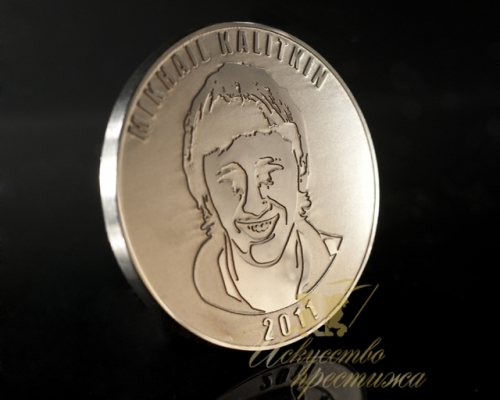 Монета с портретом и пожеланиями