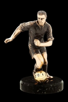 Скульптура "Футболист с мячом"