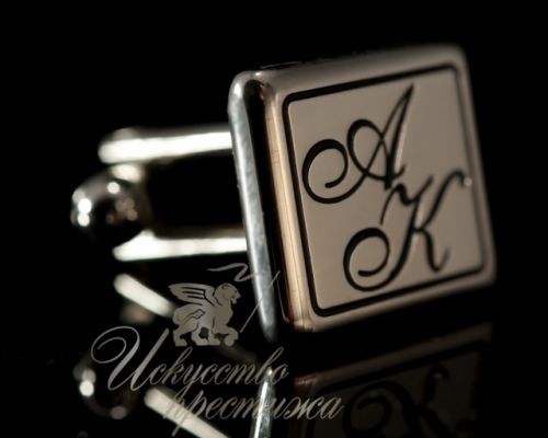 Запонки с инициалами "AK"