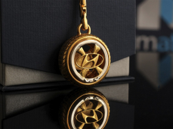 Серебряный брелок Hundai с инициалами