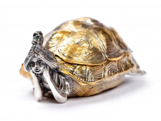 СЕРЕБРЯНАЯ ПЕПЕЛЬНИЦА "ДЕВУШКА - ЧЕРЕПАХА"