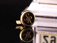 Запонки с инициалами "SR"