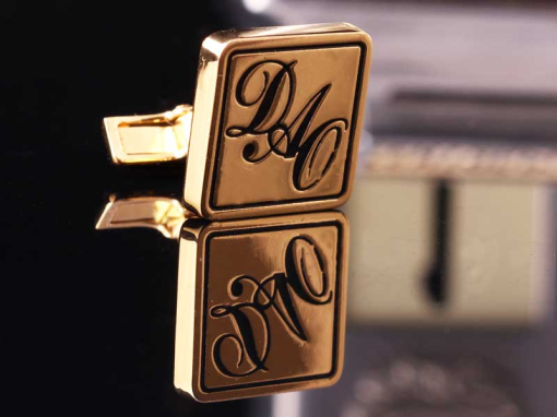 Запонки с инициалами "ДАО"