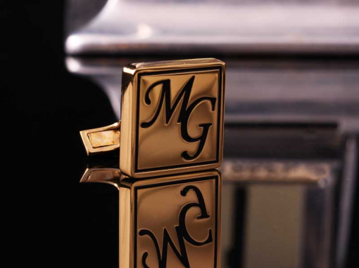 Запонки с инициалами "MG"