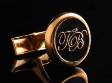 Запонки с инициалами "ГВ"