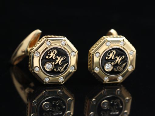 Запонки с инициалами "RHA"