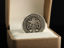 Серебряная монета с персональной символикой и гербом