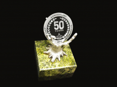 Серебряная монета 50 лет, на подставке "Дерево"