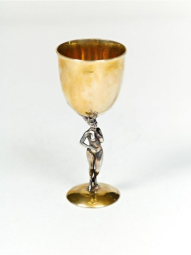 Серебреная рюмка Обнаженная девушка