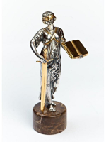 Серебреная Статуэтка Закон