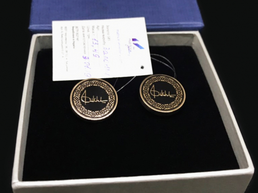Золотые запонки с подписью