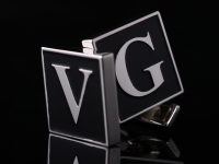 Запонки с инициалами "VG"